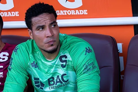 "Jalarnos las orejas": Esteban Alvarado reparte culpas sin tapujos en el vestuario del Saprissa