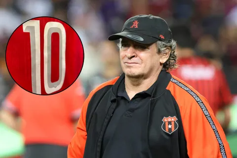 La "10" de Alajuelense tiene nuevo dueño: fue resistido por Óscar Ramírez y ahora usará el histórico dorsal