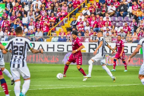 Christian Bolaños regresó a la titularidad y fue figura en triunfo del Saprissa