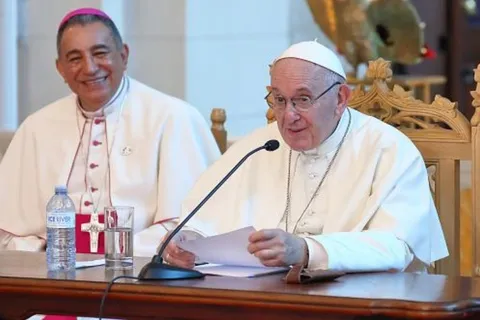 De visita en Centroamérica, Papa Francisco se llevó de regalo la camiseta de una selección