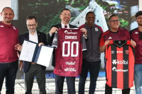 Ricardo Chaves inauguró el puente Ricardo Saprissa.