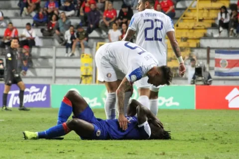 Costa Rica volvió a decepcionar, pero se clasificó con un empate 1-1 contra Haití