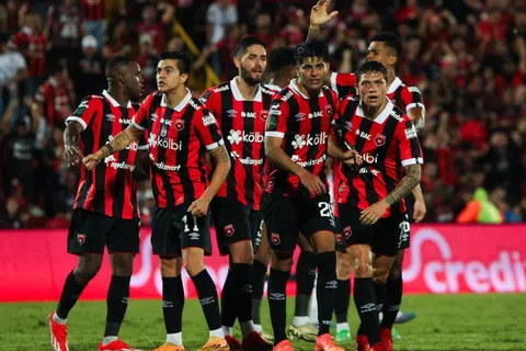La figura de Alajuelense que se ganó un lugar en un museo del fútbol en Europa