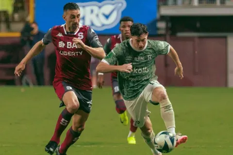 Saprissa y Alajuelense quieren el mismo futbolista.