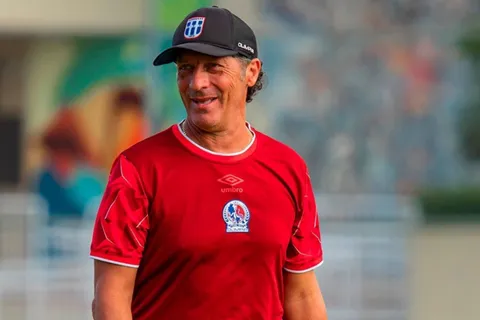 Pedro Troglio explotó contra el árbitro de Olimpia vs. CAI