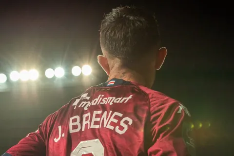 Jefferson Brenes analiza ofertas para irse.
