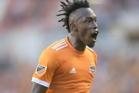 Fenerbahce acelera fichaje de Elis por inesperada salida