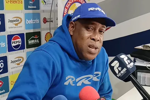 Hernán Medford da un golpe de autoridad en Guatemala de la manera menos pensada