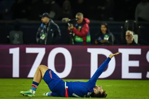 Kvaratskhelia podría ser el primer georgiano en ganar el Balón de Oro, pero no asistiría a la gala por lesión
