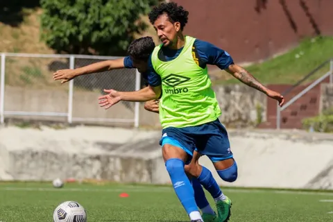 El Salvador se prepara con novedades para enfrentar a Ecuador