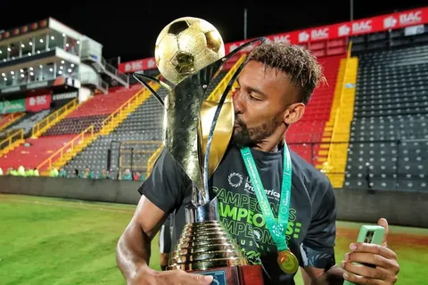 Marcel Hernández confirma su regreso obligado a Alajuelense y teme que lo "congelen" (VIDEO)