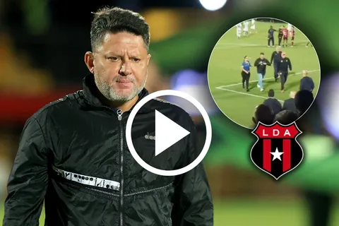 No se vio en TV: los gestos de Jafet Soto a la afición de Alajuelense tras la clasificación de Herediano