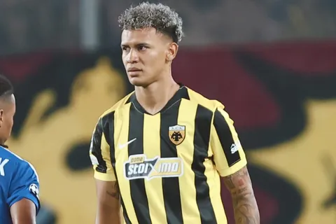 Arriaga debutó en el AEK Atenas.