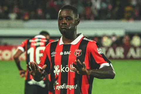 alajuelense-joel-campbell-festejo-de-gol