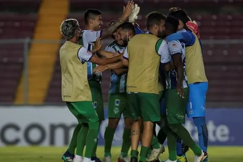 ¡Otro clasificado por penales! Antigua eliminó a Independiente y avanzó a Octavos de Final de la Liga Concacaf