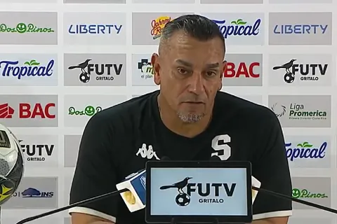 José Giacone no esconde su molestia tras el empate de Saprissa contra Pérez Zeledón