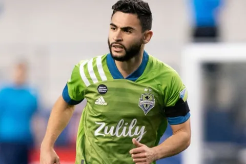 Alex Roldán renovó con Seattle Sounders y festejó por partida doble