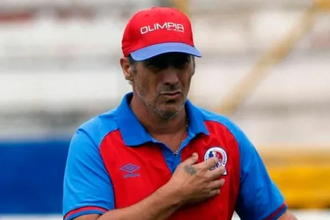 Pedro Troglio se pronuncia tras derrota del Olimpia en el Clásico Nacional