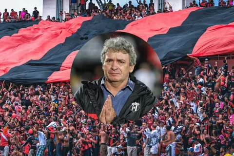 Machillo Ramírez y la afición de Alajuelense.