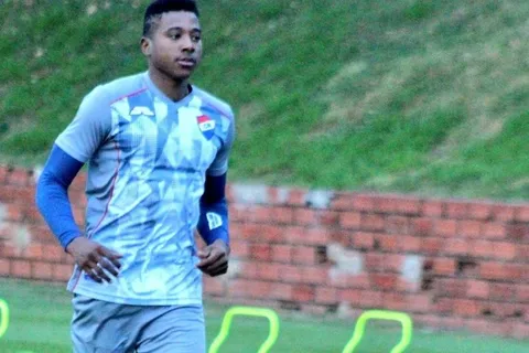 Ricardo Clarke jugará en Paraguay