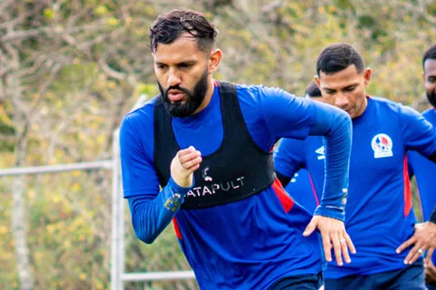 Jorge Álvarez responde a la polémica que tomó por sorpresa a Olimpia tras frustrarse su pase a Alajuelense