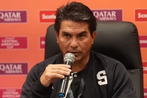 Vladimir Quesada asegura que a los costarricenses y hondureños les falta humildad