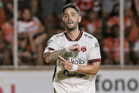 jonathan moya-alajuelense