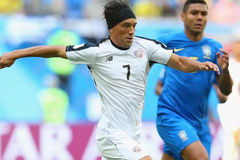 Bolaños jugando para la selección nacional de Costa Rica