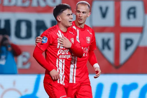 Manfred Ugalde se lesionó en su mejor momento con el Twente: ¿Cuándo volverá a jugar?