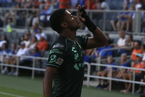 El rumor que tiene muy pendiente a Choco Lozano en Santos Laguna
