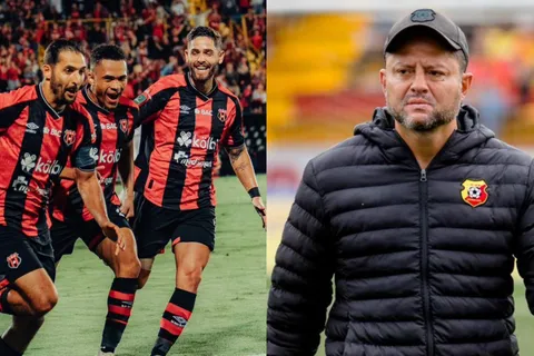 Alajuelense celebra un gol y Jafet Soto se mantiene serio.