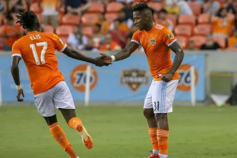 Uno de los hondureños del Houston Dynamo no apareció en foto oficial del equipo