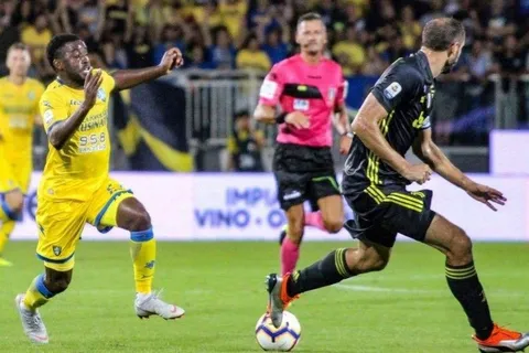 Joel Campbell sigue sin opción de mostrarse con Frosinone