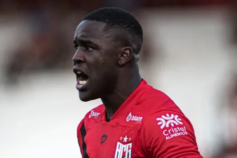 Joel Campbell podría irse a un equipo del exterior.