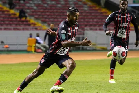 Costa Rica: Alajuelense juega más ofensivo pero sin efectividad