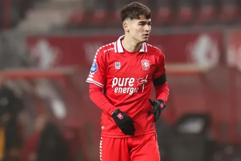 Manfred Ugalde fue pieza clave del Twente para vencer a Go Head Eagles