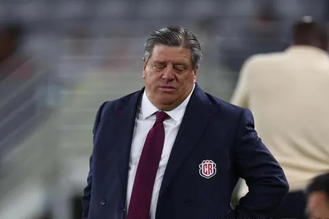 Miguel Herrera y sus contradicciones. (Vecteezy)