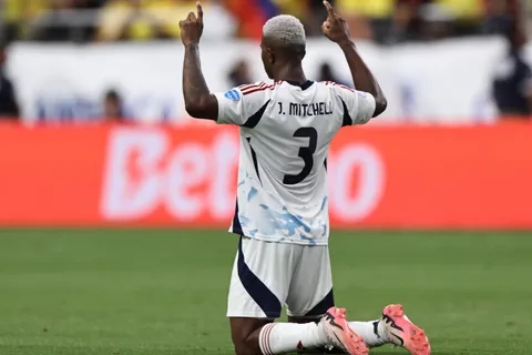 "Mi muchacho": Jeyland Mitchell enamora a una ex figura de Saprissa