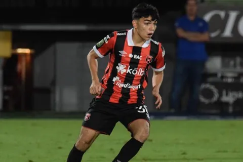 “La gente puede hablar lo que sea”: Leo Menjívar envía un dardo al recordar su paso por Alajuelense