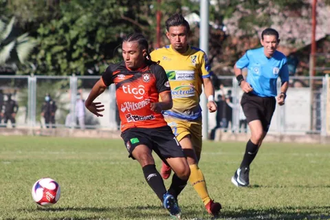 Jocoro sorprendió a Águila en el juego de ida de las semifinales