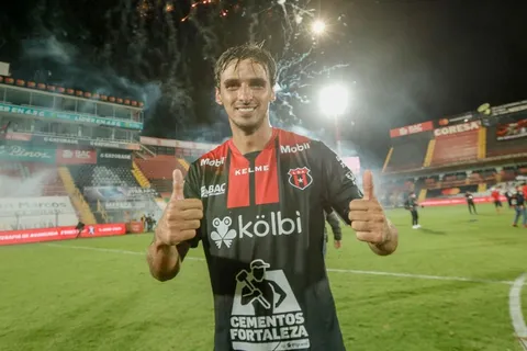 Bryan Ruiz: "Ojalá cerrar una carrera de ensueño jugando Mundial y siendo campeón en la Liga"