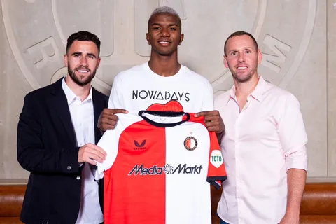 Jeyland Mitchell impacta con su primera declaración como jugador del Feyenoord