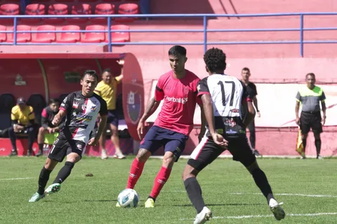 El rojo se ilusiona: Municipal golea a Quiché FC en amistoso previo al Clausura 2024
