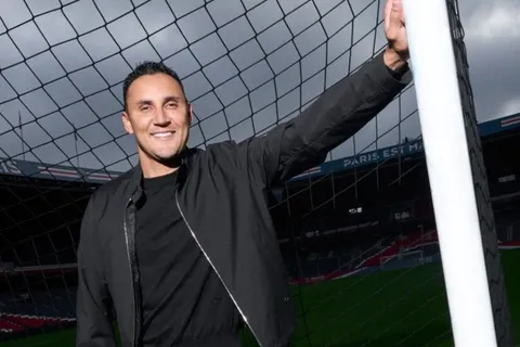 ¿Hay algo que Keylor no haga? Navas ahora destaca en sesión de moda