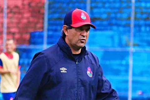 Aficionados de Municipal piden la salida de José Cardozo