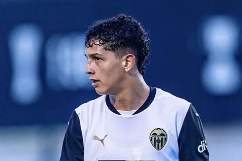 Lo sufre Valencia: Warren Madrigal da un paso clave que lo aleja de España y abre la puerta a un destino inesperado