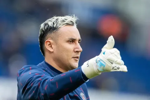Keylor Navas volvió a entrenarse con el grupo en PSG