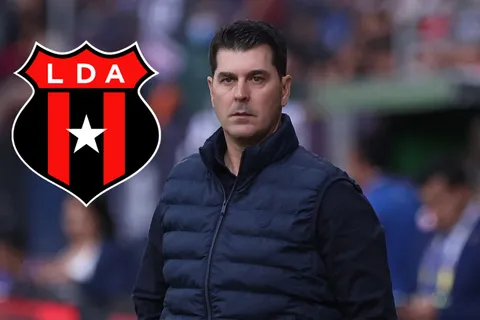 El método Ismael Rescalvo: quién es y cómo juegan los equipos del nuevo DT de Alajuelense