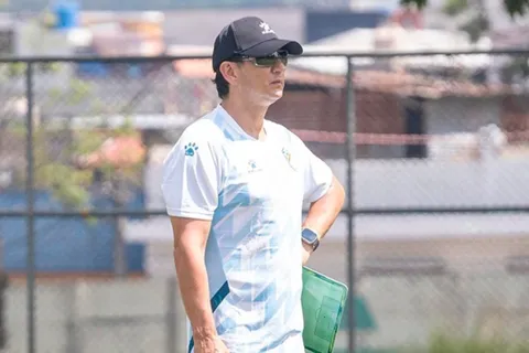 Ronald González tiene problema con otro de sus jugadores en Comunicaciones