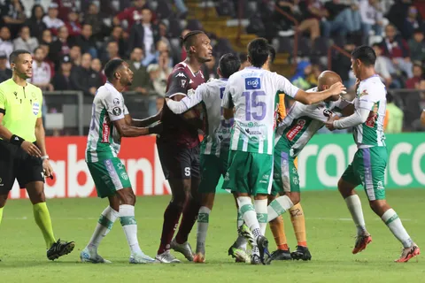 Prestigio, millones y lo que nadie dice: Saprissa perdió mucho más que un partido contra Antigua